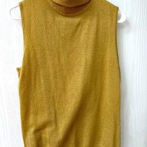 Sag harbor gold lame sleeveless turtleneck top